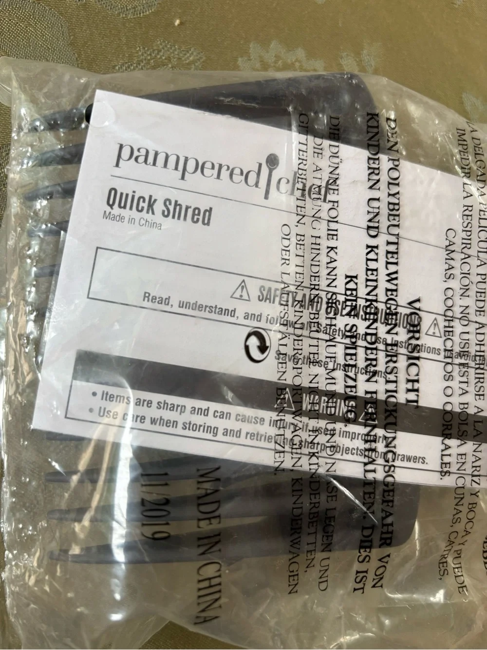 Pampered Chef Black Plastic Herb Stripper and Leaf Picker